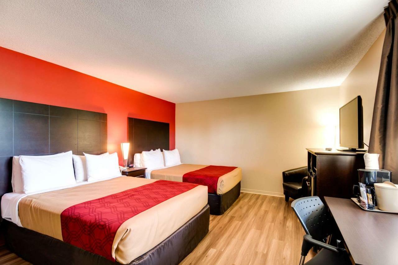 Econo Lodge Inn & Suites Saint Apollinaire Exterior foto